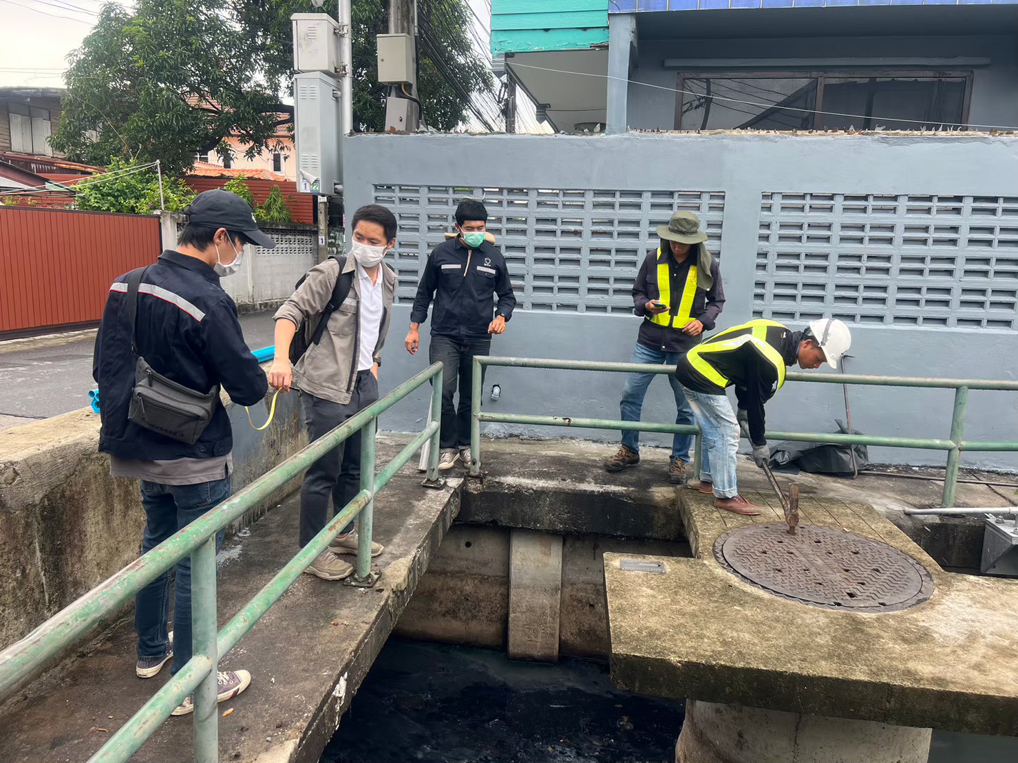 โครงการนำร่องสำหรับการติดตั้งระบบบำบัดน้ำแบบบึงประดิษฐ์ ณ ชุมชนคลองบางซื่อ ร่วมกับสำนักงานเขตบางซื่อ
